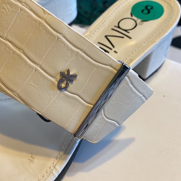 Calvin Klein - Picture 2 of 3